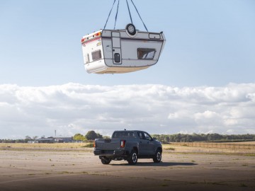 Test wytrzymałości Toyoty Hilux